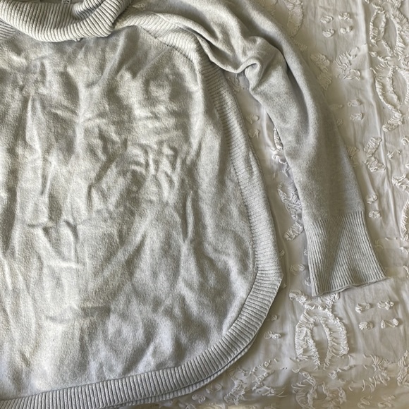 Light grey Turtle neck Blouse - Picture 3 of 6